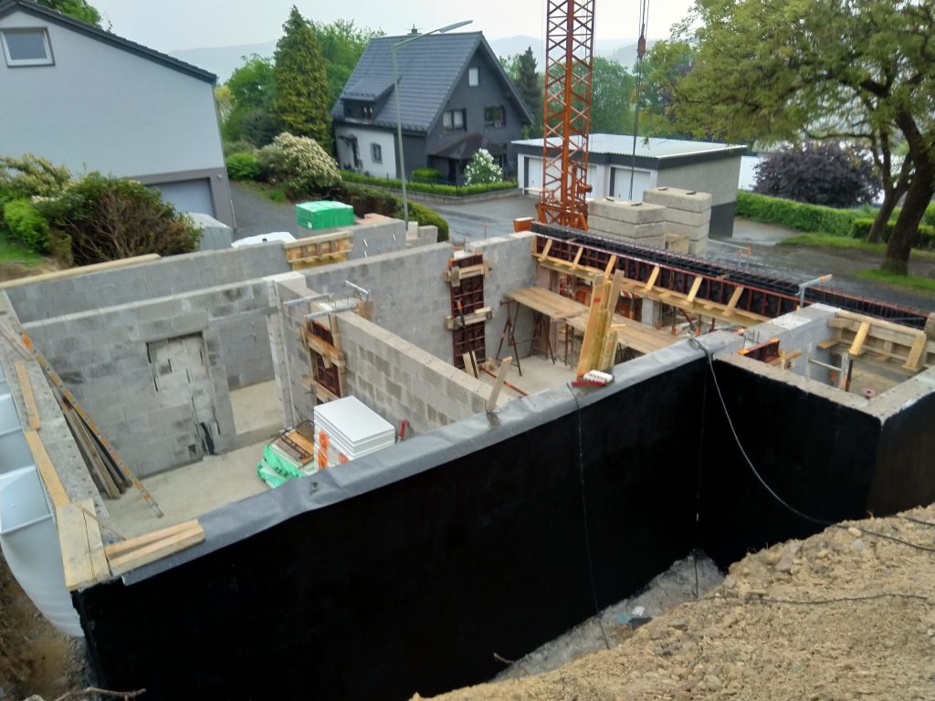 Kellergeschoss nimmt Formen an — heupel.family